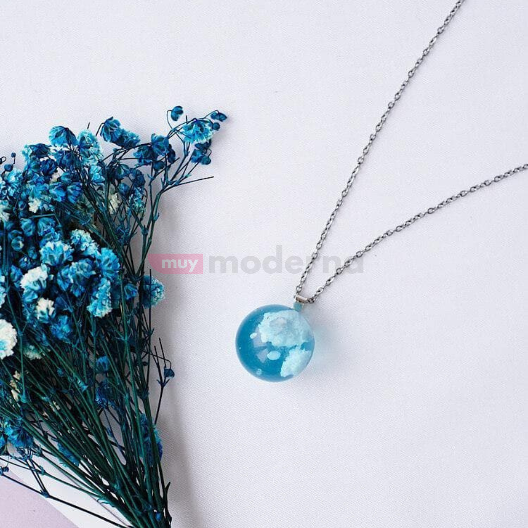 Collar de Cielo Azul con Nubes