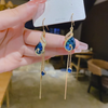 Caravanas Enchapadas En Oro 18K - Pavo Real Con Cristal Azul