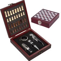 Set de Ajedrez con Accesorios para Vino en Caja de Madera