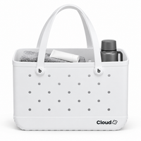 Bolso CLOUD L blanco de EVA, 48 × 22 × 32 cm, con toalla, termo y protector para ilustrar el tamaño; accesorios no incluidos