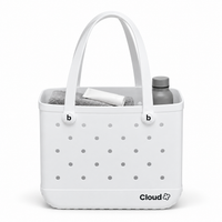 Bolso CLOUD M blanco de EVA, 37 × 13 × 31 cm, con toalla, botella y protector para ilustrar el tamaño; accesorios no incluidos